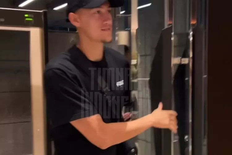 Jay Idzes telah tiba di jakarta dan sudah gabung Timnas Indonesia (Instagram @timnas.indonesia)