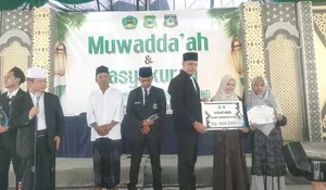 Ratusan Siswa SMP-SMK Mbah Bolong Jombang Diwisuda, Pengasuh Harapkan Kampung Inggris Hadir di Kompleks Ponpes   