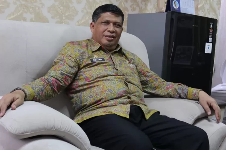 Sekretaris DPRD Purwakarta, Suhandi saat diwawancarai awak media di ruang kerjanya terkait usulan Raperda tahun 2024-2025, Kamis 12 Desember 2024. (Foto: Istimewa)