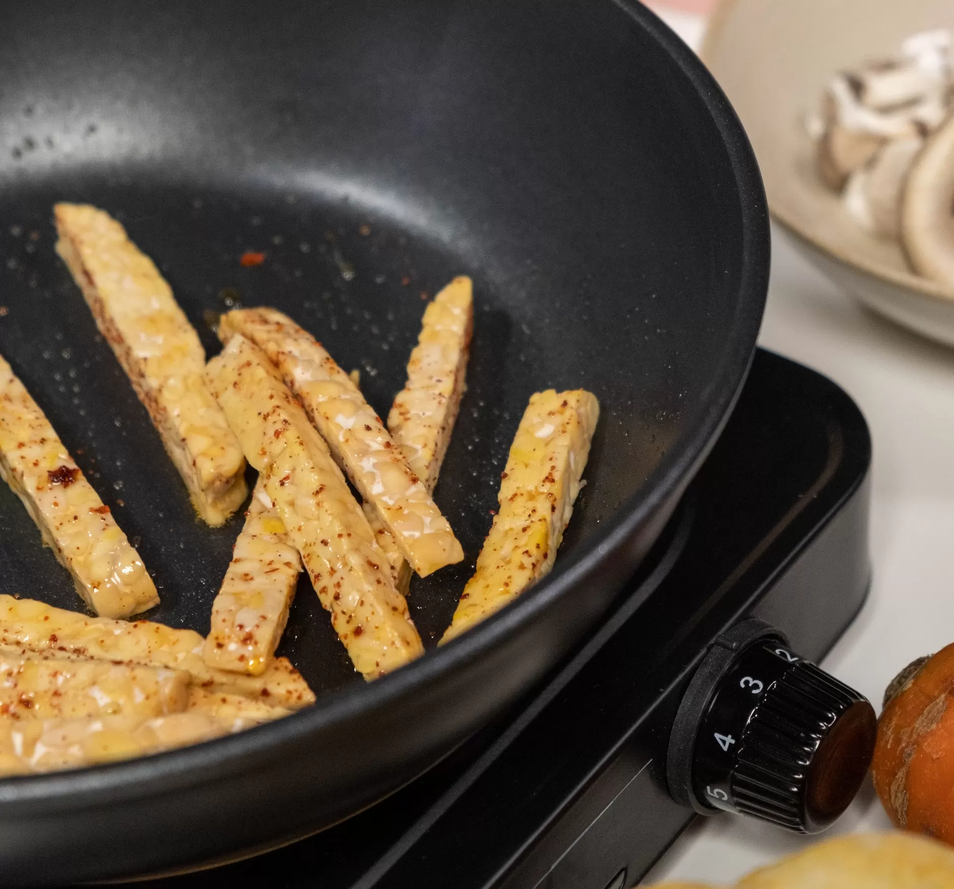 Olahan tempe goreng. (Pexels / Cottonbro Studio)