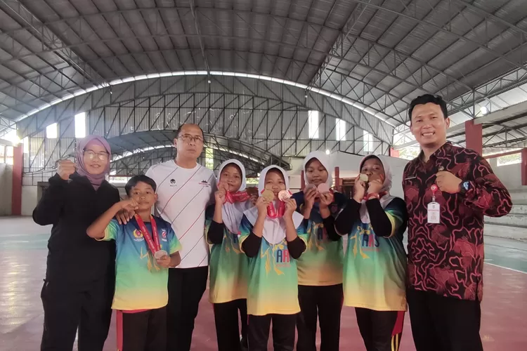 SDN Wonolopo 02 Mijen mencatatkan prestasi dalam ajang Pekan Olahraga Pelajar Daerah (POPDA) Kota Semarang 2025 cabang lomba Anggar. (dok. kontenjateng.com)