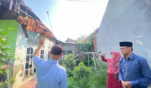 Wakil Walikota Depok Imam Budi Hartono Tinjau Rumah Rusak di Kemirimuka, Penghuni Dapat Perbaikan Rumah