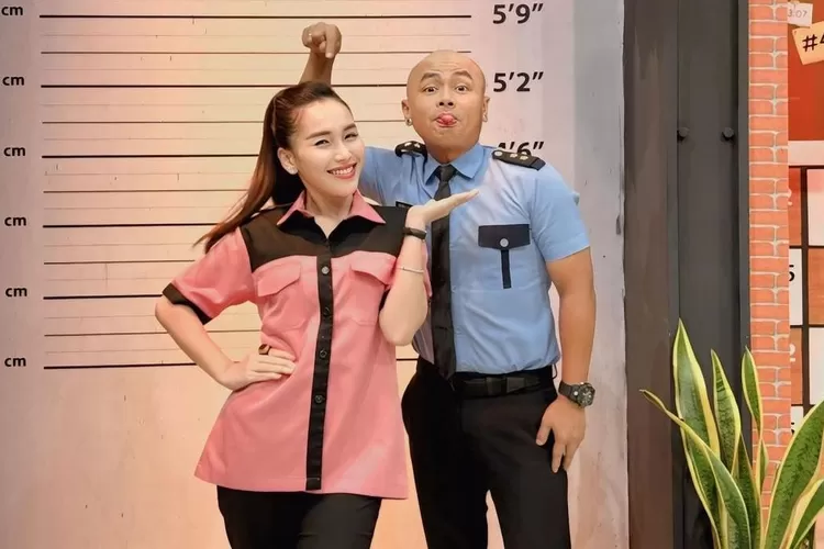 Kedekatan Ayu Ting Ting dan Wendy Cagur yang berulang tahun dalam Acara Lapor Pak! (GenzDaily/dok: Instagram: Tangkapan Layar @ayutingting92)