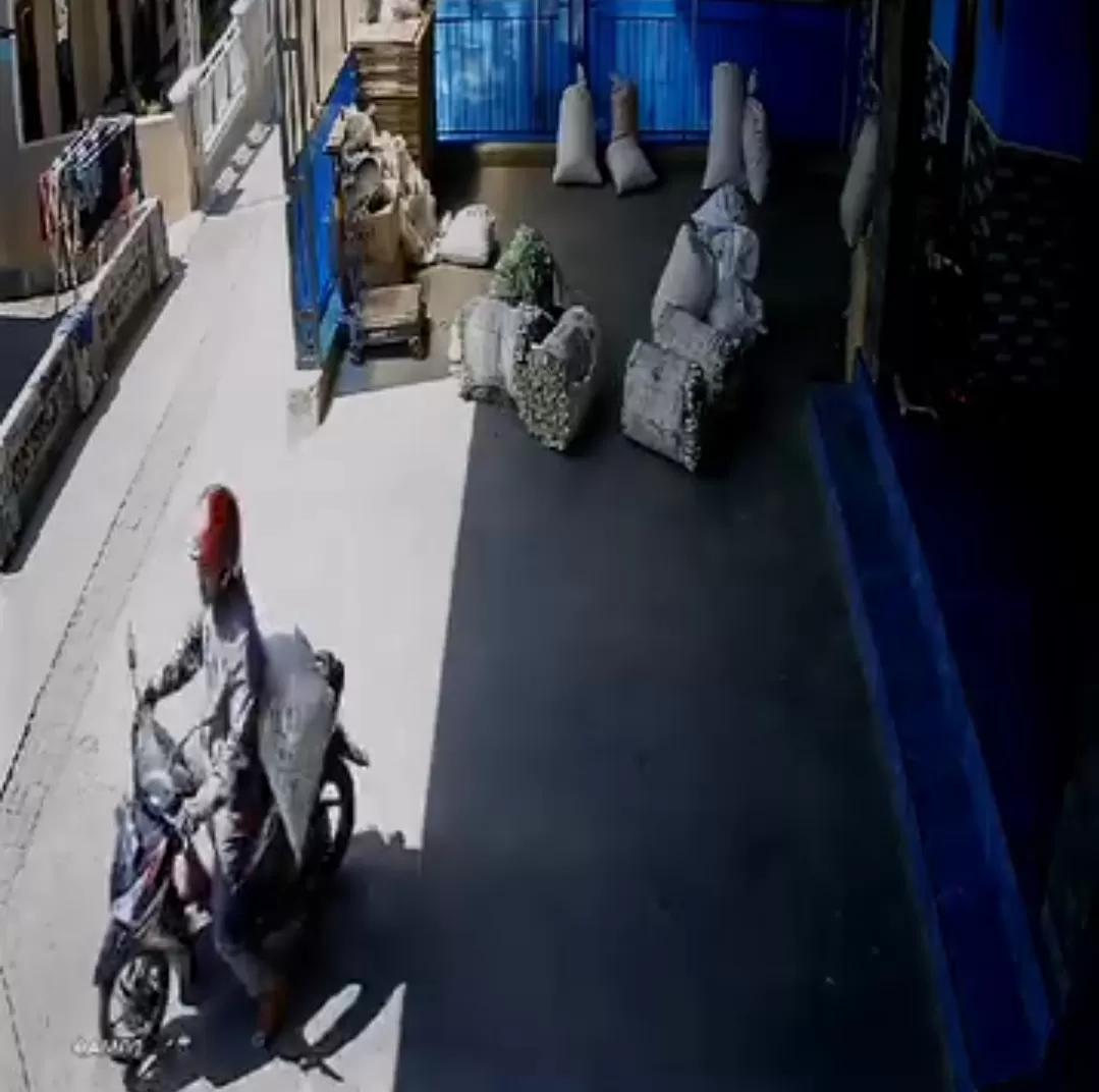 Pelaku terlihat di cctv. Foto: ist