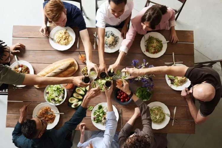 Ilustrasi makan siang (tersiar.id)