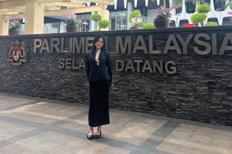 Amanda Adiva Syahla saat mengikuti Student Exchange yang merupakan program dari kampus ke Malaysia, untuk mengunjungi Parliemen Malaysia, pada (18/2). (DOKUMEN PRIBADI)