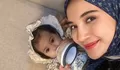 FINALLY! Zaskia Sungkar Perlihatkan Wajah Baby Humaira, Istri Irwansyah Tulis Kalimat Penuh Cinta Ini