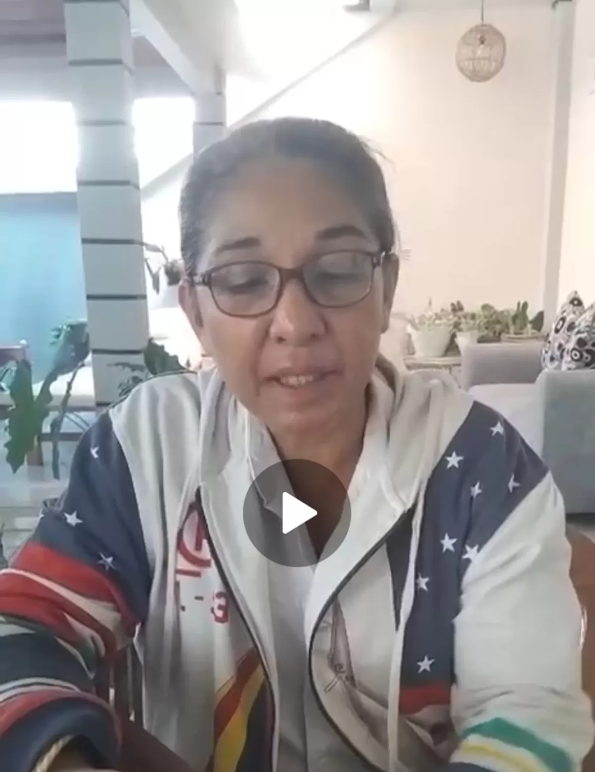 Keterangan Foto: Tangkapan layar video Kabid Ketenagakerjaan pada Dinas Nakertranskop &amp; UKM Kabupaten Manggarai Barat, Maria Agustina Ivony Burhan.  (Sumber foto: Emiliana Janggur)