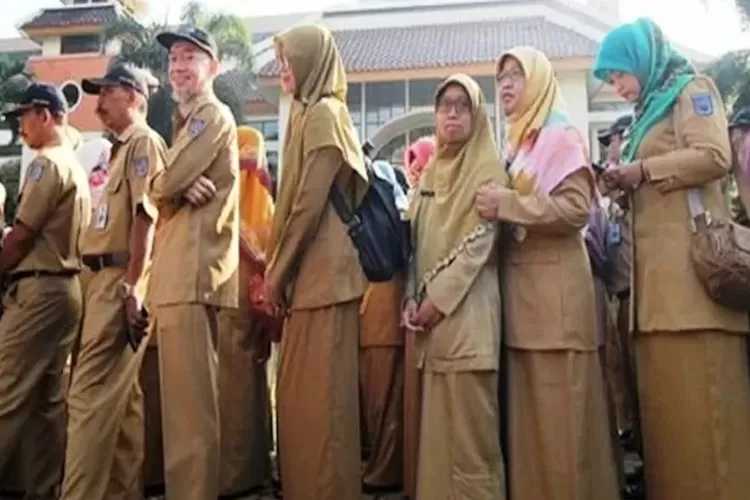 ASN di Pemkot Depok saat melakukan apel pagi di lapangan Balaikota Depok.