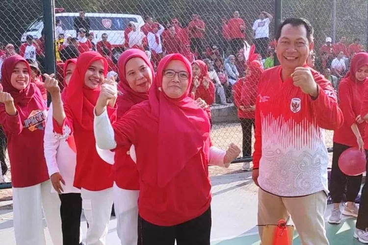 Kepala DLHK Kota Depok, Abdul Rahman turut meramaikan kegiatan lomba olahraga hiburan di Alun-alun Kota Depok, Jumat (9/8). (DOK DLHK KOTA DEPOK)