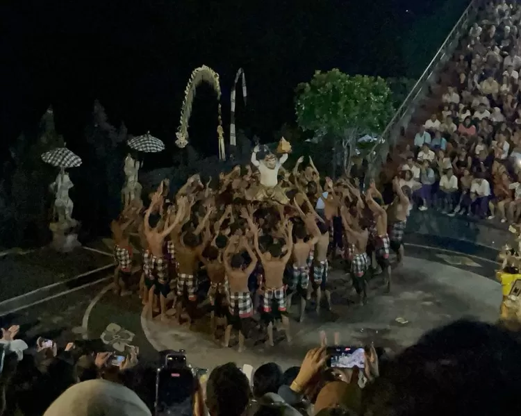 Tari Kecak, Uluwatu