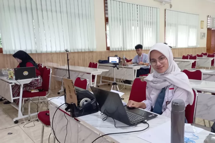 Vivi Oktasya Aulia, seorang siswi kelas XII-7 Soshum SMAN 9 Depok, maju pada babak final OSN jenjang SMA/SMK sederajat di tingkat nasional.  (DOKUMEN SEKOLAH)