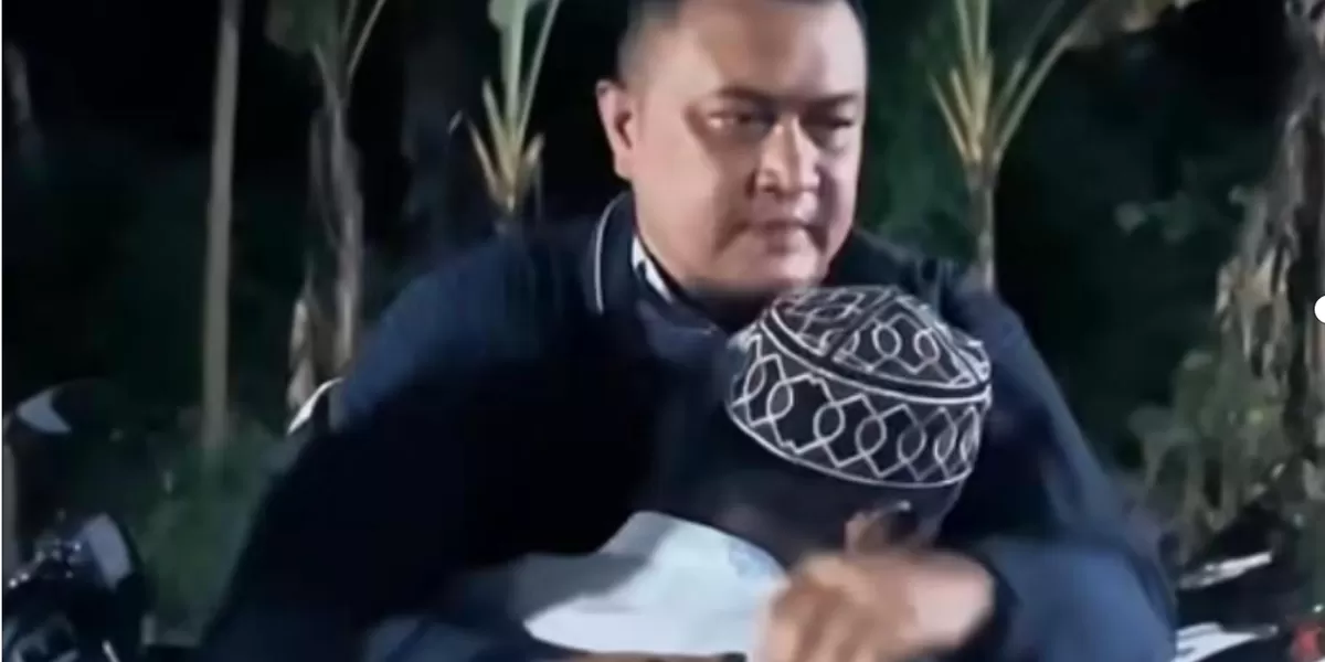 Bupati Bogor Rudy Susmanto saat takziah ke rumah duka korban hanyut di Sungai Cileungsi (Ist)