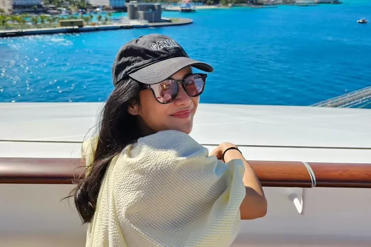 Dian Sastrowardoyo saat berlibur ke Pulau Bahama