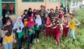 Edukasi Ekologi Relawan GMD Ajak Siswa SDN Sambong Cianjur Lakukan Penanaman Pohon