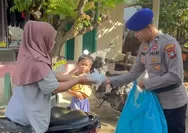 Pererat Hubungan Polri dan Masyarakat, Satpolairud Polresta Barelang Gelar Jumat Berkah Bagikan Nasi Kotak di Pesisir Perairan Tanjung Uma