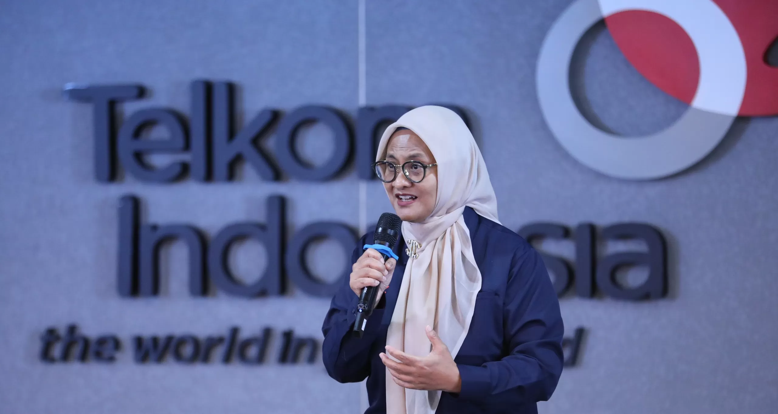 Direktur Utama Telkom Dian Siswarini.