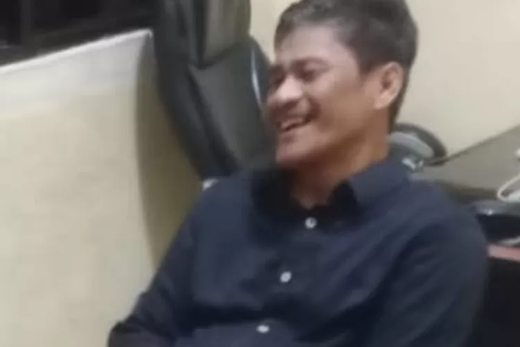 Terduga pelaku Asusila Heri Hasbi saat hadiri panggilan penyidik reskrim polsek Sirenja (Foto: Ist)