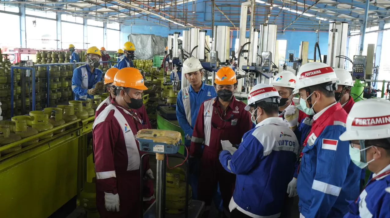 Pengawasan langsung dilakukan untuk menjamin kualitas, kuantitas, dan kelancaran pasokan LPG bagi masyarakat.