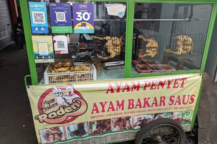 Ayam Bakar Raden, Sajian Kulineran Enak dan Viral di Bogor, Tekstur Daging Lembut Bumbunya Meresap!