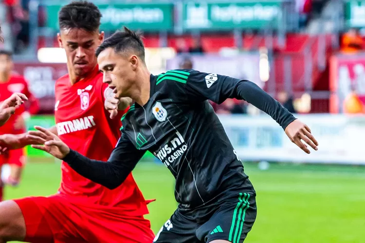 Mees Hilgers dan Eliano Reijnders, dua pemain keturunan Indonesia yang bakal jalani proses naturalisasi. (X @ElianoReijnders)