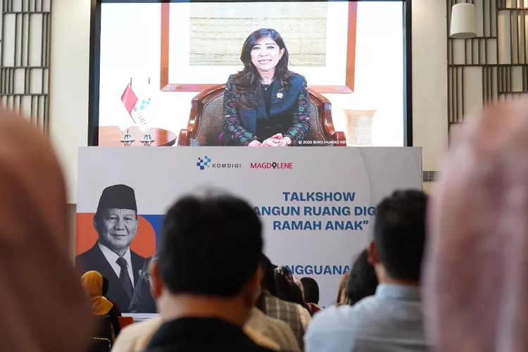 Lindungi Anak di Ruang Digital, Menkomdigi Serukan Prinsip 'Tunggu Anak Siap'