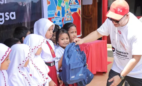 Wujud Dukungan Pendidikan Generasi Muda, IFG Salurkan 4.000 Paket Sekolah di Sulawesi Utara dan Gorontalo