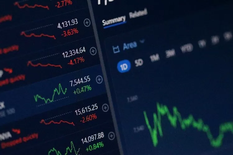 Ilustrasi indeks harga saham gabungan (IHSG) diproyeksikan cerah pada Semester II di tahun 2025. (Unsplash.com/Annenygard)