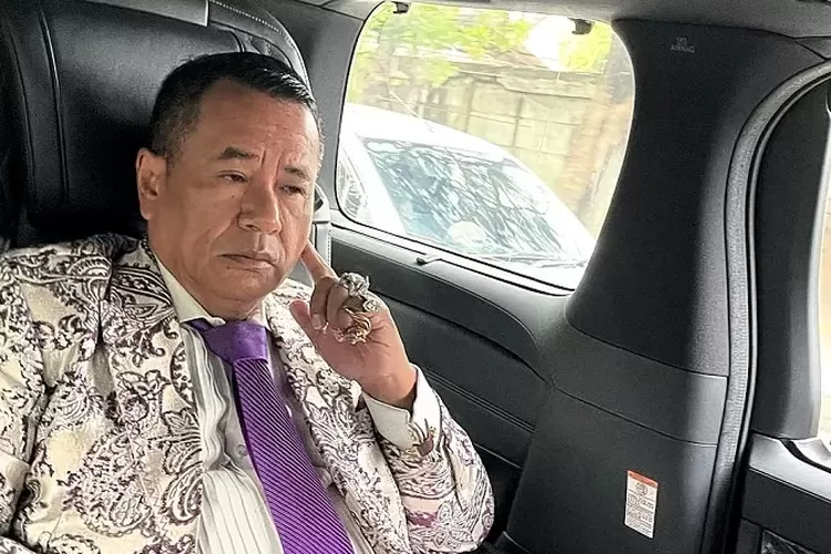 Hotman Paris Angkat Suara Terkait Kabar Dirinya Akan menjadi Mualaf. (Foto/Instagram hotmanparisofficial.)