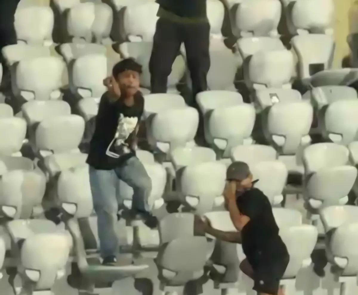 Sejumlah oknum suporter Persis Solo diduga melakukan tindakan provokatif dan merusak fasilitas Stadion Gelora Bumi Kartini Jepara, Kamis (5/3/2026) (Istimewa for Pantura Network)
