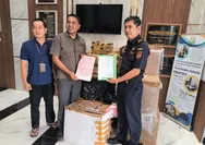 Tangkap dua Orang Penjual Rokok Ilegal di Morowali, Bea Cukai Serahkan Tersangka dan Barang Bukti ke Jaksa