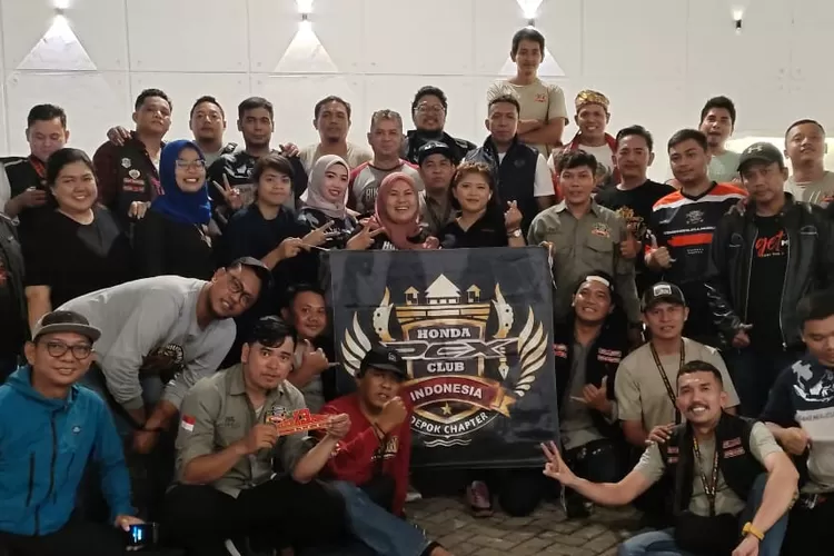 Puluhan bikers yang tergabung dalam Honda PCX Club Indonesia (HPCI) Depok Chapter berkumpul untuk merayakan ulang tahun ke-13 komunitas mereka.