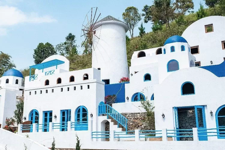 Santorini ala Wow Sarae Hills di Bandung. (Sumber: Instagram @wow.saraehills)