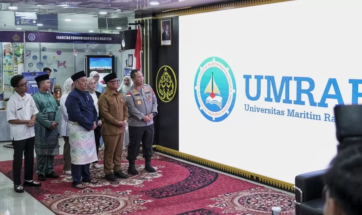 Wagub Nyanyang bersama Kapolda Kepri, Asep Safrudin, dan Rektor UMRAH, Agung Dhamar Syakti, saat menghadiri peluncuran UMRAH Nexus Expo 2026.(Foto:Diskominfo Kepri)