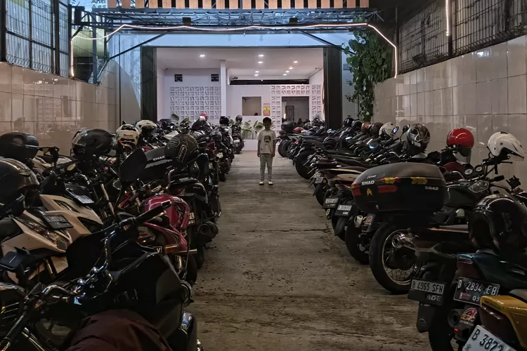 Paguyuban Honda Depok atau PAHAD menggelar Kopdargan sekaligus merayakan anniversary ke 15 komunitas motor tersebut.