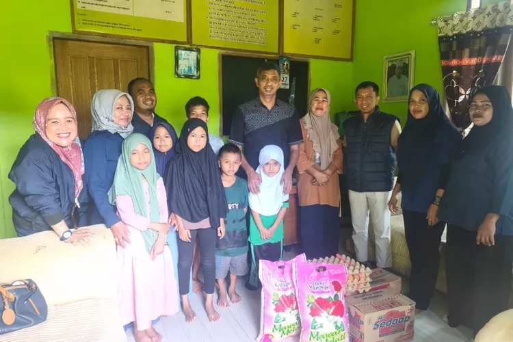 Nasdem Donggala berbagi ke panti asuhan