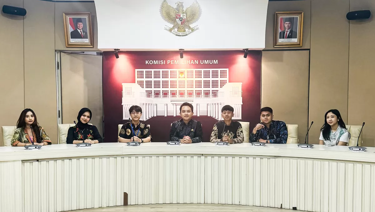Rizieq Alman, santri Pondok Pesantren Nurul Hidayah Al-Khodijiyyah, Cianjur, saat menghadiri Indonesia Young Leaders Democracy &amp; Public Policy Forum di Kantor KPU RI dan Bawaslu RI. (FOTO: Istimewa)