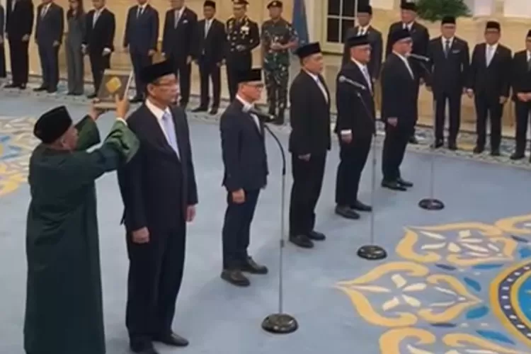 Lima menteri baru diambil sumpahnya oleh Presiden Prabowo yang melakukan perombakan Kabinet Merah Putih. (safari - harianterbit.com) 
