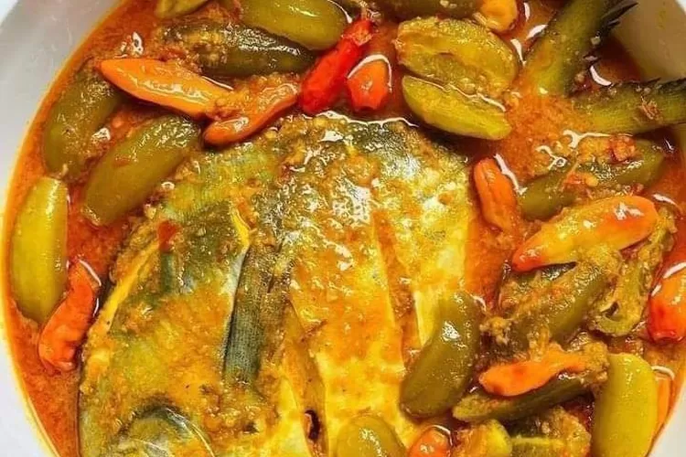Asam Pedas Ikan Bawal Khas Bangka nikmatnya gak ketulungan. (Tangkapan layar Instagram @eddriantjhia)