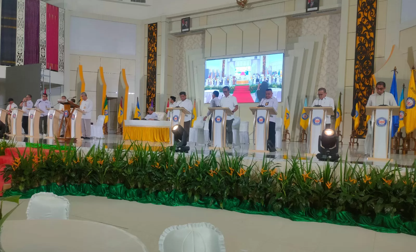 Suasana persiapan rapat senat khusus pemaparan visi, misi, dan program kerja Balon Rektor UHO Periode 2026-2030, Senin (29/6/2-26) bertempat di Auditorium Mokodompit UHO