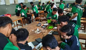 Dukung Inovasi SIKAP Gubernur Jatim, Siswa SMKN 3 Bondowoso Ciptakan Produk SiRomantis