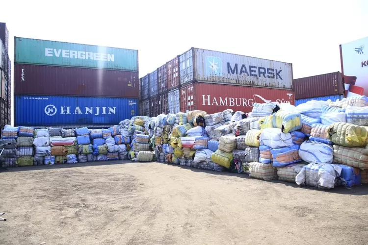 Ribuan bal cakar ilegal dari Cina, Korea dan Jepang di sita polisi (Foto: Dok)