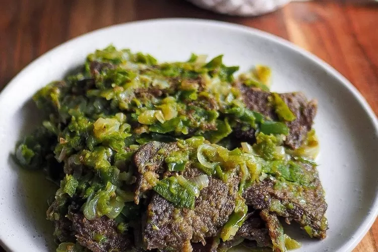 Resep Dendeng Batokok Khas Rumah Makan Padang yang Renyah Pedas  (Instagram @idemasakanmu)