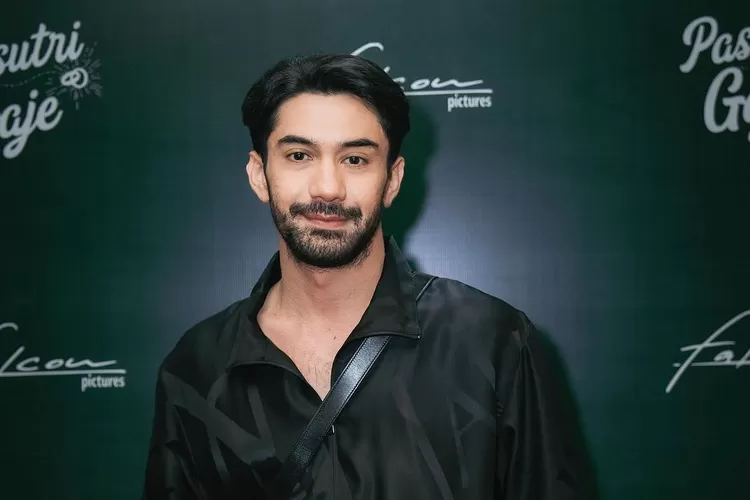 Reza Rahadian ngaku pernah cinlok tapi ditolak (Sumber : https://www.instagram.com/officialpilarez/)