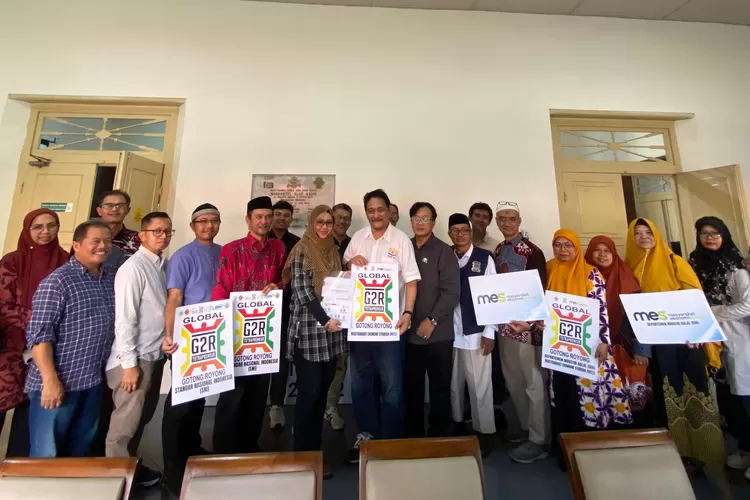 Masyarakat Ekonomi Syariah (MES) DIY melakukan audiensi resmi ke Kamar Dagang dan Industri Indonesia (KADIN) DIY, Kamis (17/7).  (Foto: Dok. Istimewa)