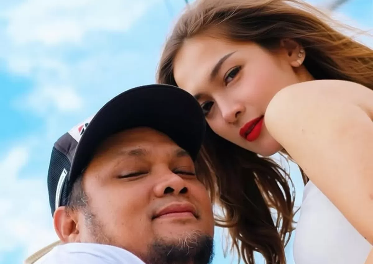 Rumor hamil duluan melingkupi sosok Lindi Fitriyana, istri baru Virgoun karena perutnya sudah membesar padahal acara pernikahan mereka baru terjadi sebulan yang lalu. (Instagram.com/@lindifitriyana)