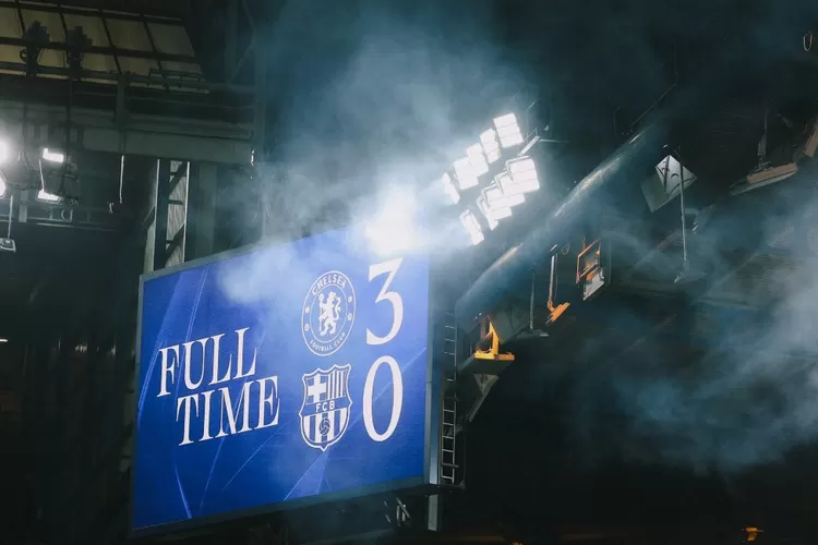 Suporter Chelsea merayakan kemanangan 3-0 atas Barca (Foto: X ChelseaFC) 