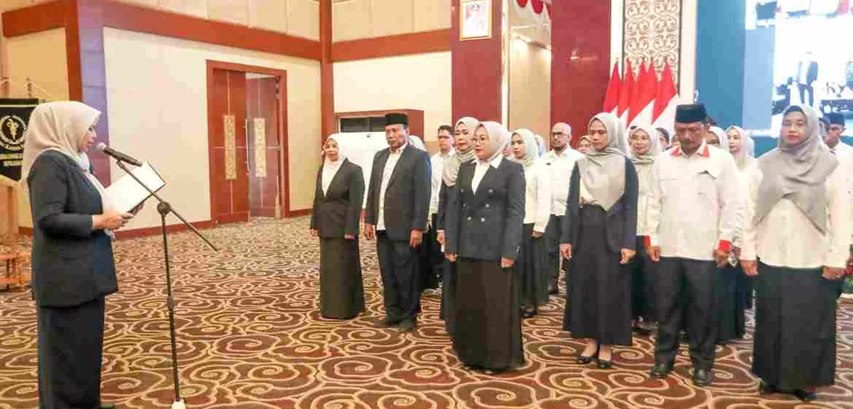 Ketua YKI Kepri Dewi Kumalasari Ansar melantik kepengurusan YKI wilayah Kabupaten/Kota se Provinsi Kepri.(Foto:Diskominfo Tanjungpinang)
