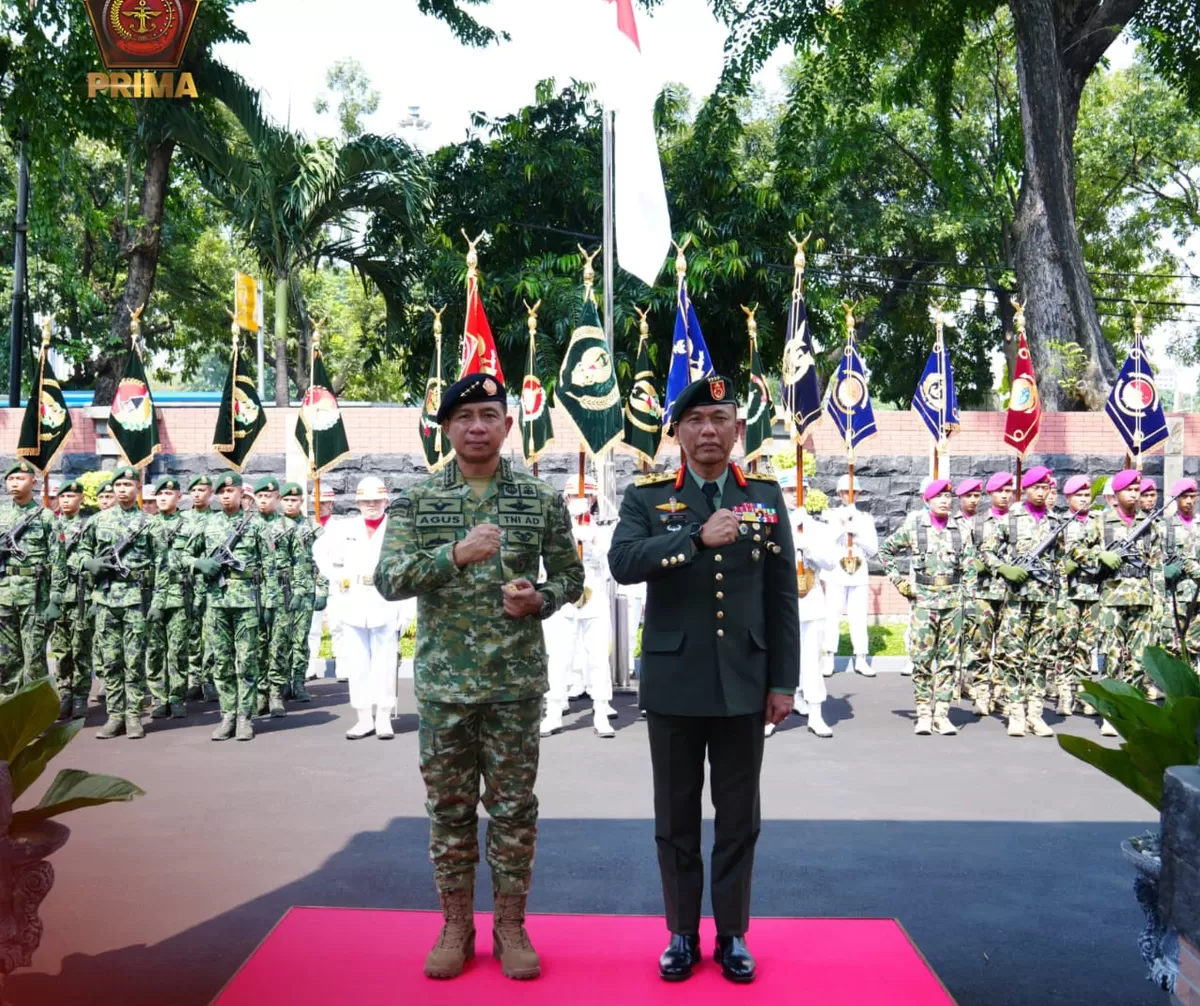 Panglima TNI Jenderal TNI Agus Subiyanto, ketika menerima kunjungan kehormatan Panglima Angkatan Tentera Malaysia (ATM), Jeneral Datuk Haji Malek Razak Bin Sulaiman (Dok akun X resmi @Puspen_TNI)