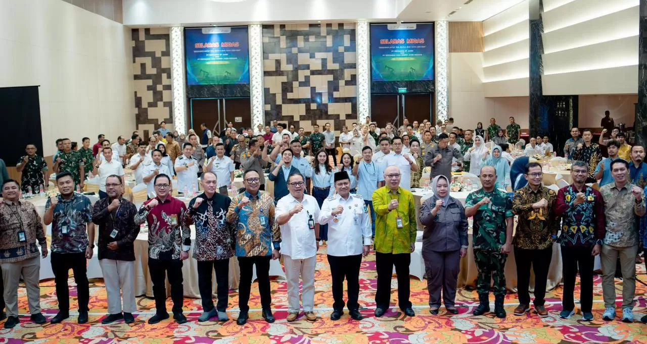Foto bersama Wali Kota Jambi, SKK Migas, Pertamina, narasumber dan peserta SELARAS MIGAS 2026.